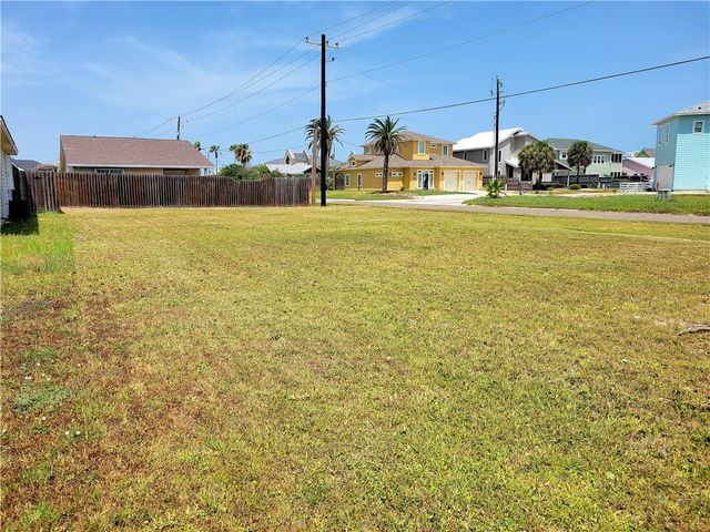 325 Sorrento St, Port Aransas, TX 78373
