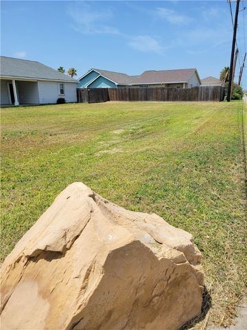 325 Sorrento St, Port Aransas, TX 78373