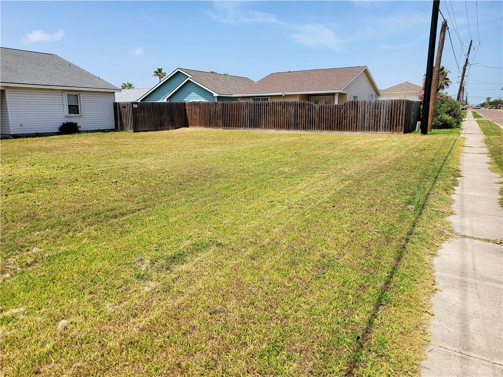 325 Sorrento St, Port Aransas, TX 78373