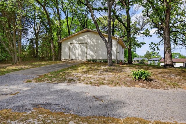 102 Summerall Drive, Mabank, TX 75156