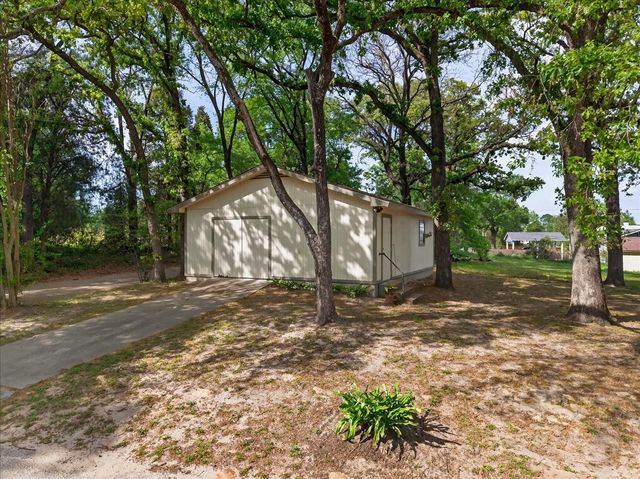 102 Summerall Drive, Mabank, TX 75156