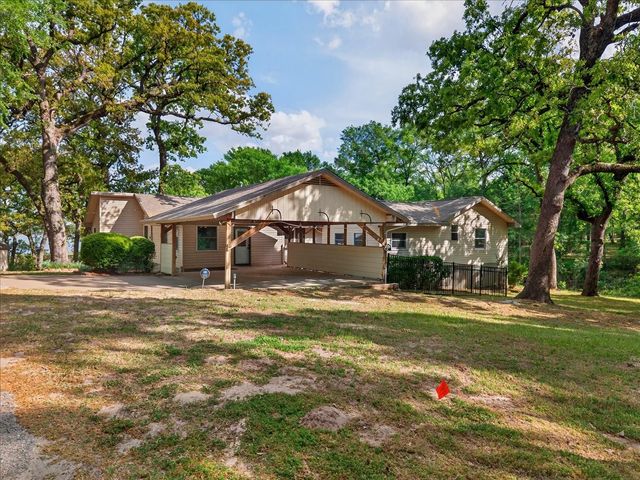 102 Summerall Drive, Mabank, TX 75156