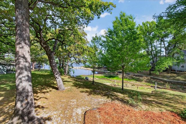 102 Summerall Drive, Mabank, TX 75156