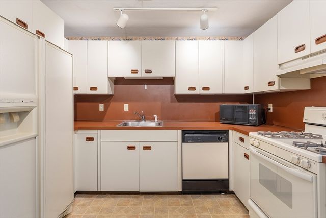 225 Lincoln St. B5, Duxbury, MA 02332