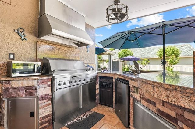 1114 MARINA DRIVE, Tarpon Springs, FL 34689