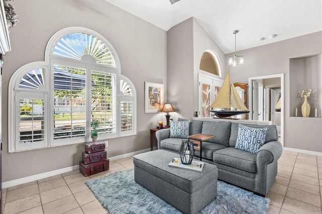 1114 MARINA DRIVE, Tarpon Springs, FL 34689