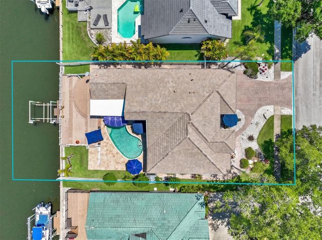 1114 MARINA DRIVE, Tarpon Springs, FL 34689