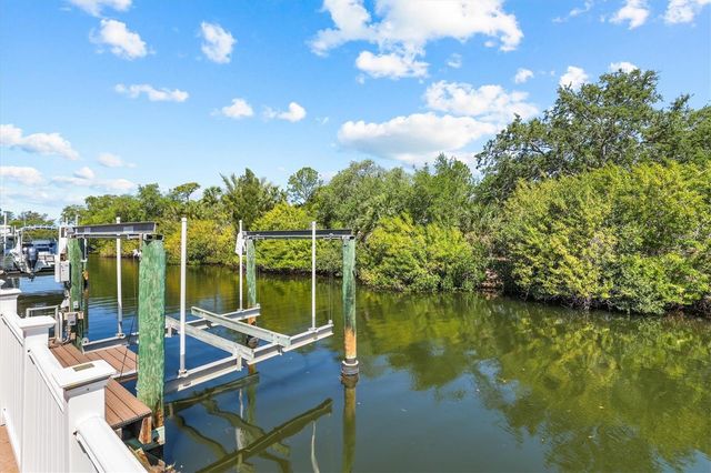 1114 MARINA DRIVE, Tarpon Springs, FL 34689