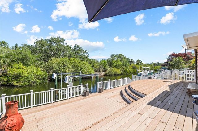 1114 MARINA DRIVE, Tarpon Springs, FL 34689