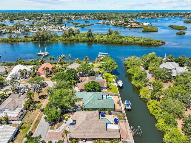 1114 MARINA DRIVE, Tarpon Springs, FL 34689