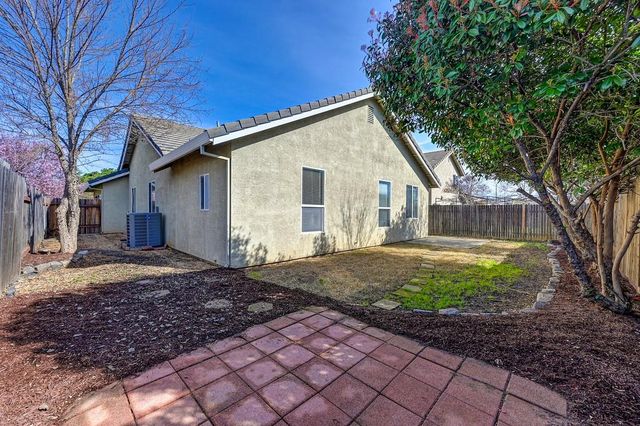 1725 Schellbach Dr, Lincoln, CA 95648
