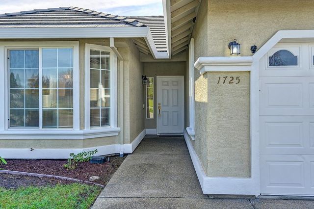 1725 Schellbach Dr, Lincoln, CA 95648