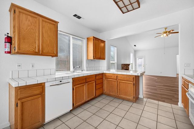 1725 Schellbach Dr, Lincoln, CA 95648