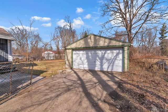 19050 Melrose Avenue, Southfield, MI 48075