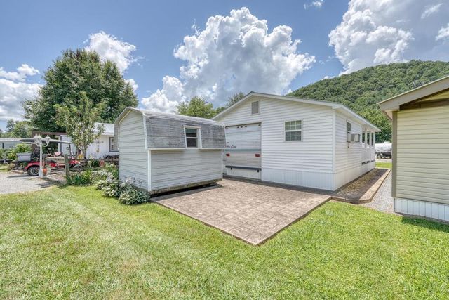 4360 Riverbank Run, Hiawassee, GA 30546