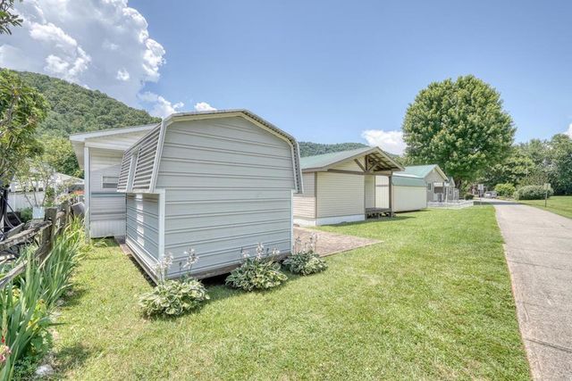 4360 Riverbank Run, Hiawassee, GA 30546