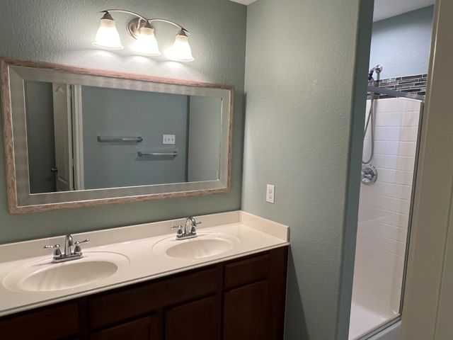 211 Hawks View Drive, La Marque, TX 77568