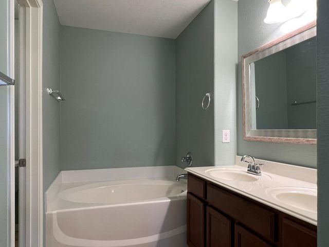 211 Hawks View Drive, La Marque, TX 77568