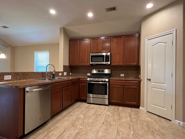 211 Hawks View Drive, La Marque, TX 77568