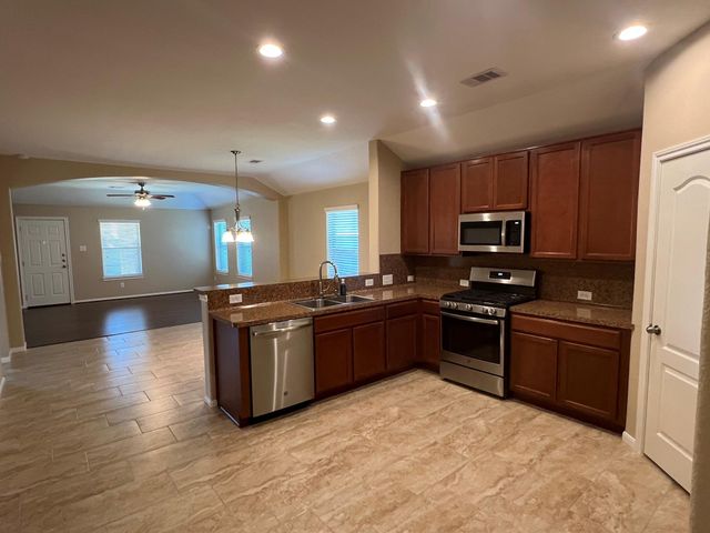 211 Hawks View Drive, La Marque, TX 77568