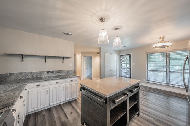 1724 Prestonwood Drive, Arlington, TX 76012