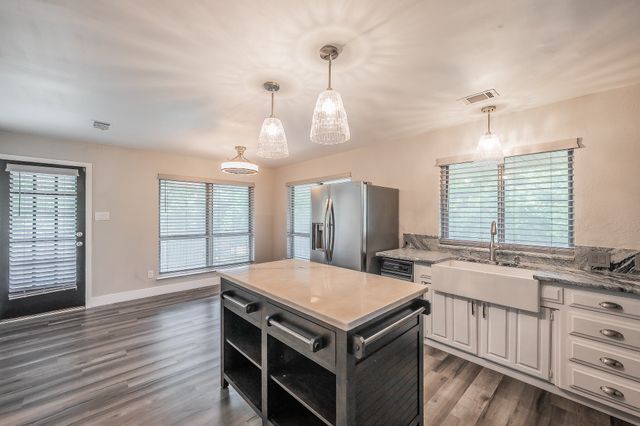 1724 Prestonwood Drive, Arlington, TX 76012