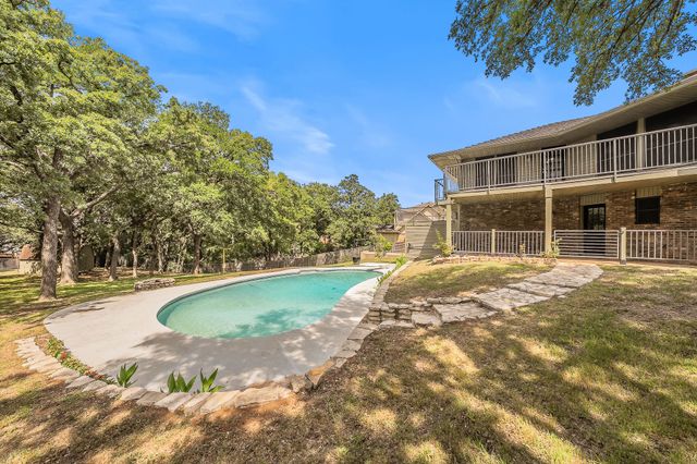 1724 Prestonwood Drive, Arlington, TX 76012