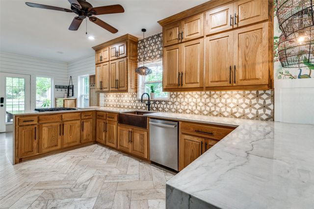 3700 Red Oak Drive, Corinth, TX 76208