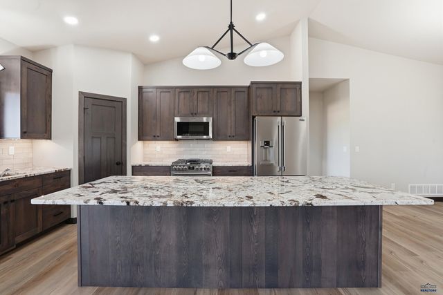 6490 ANDERSON RD, Summerset, SD 57718