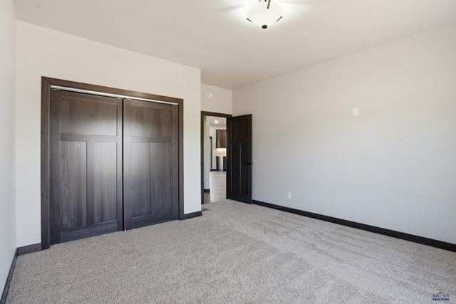 6490 ANDERSON RD, Summerset, SD 57718