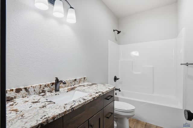 6490 ANDERSON RD, Summerset, SD 57718