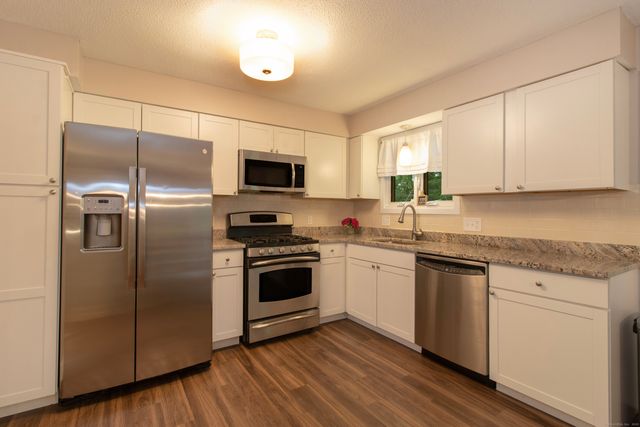 50 Hampton Park 50, Branford, CT 06405