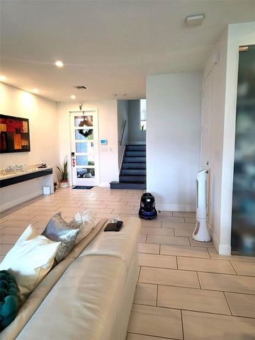 15785 NW 91st Ct, Miami Lakes, FL 33018