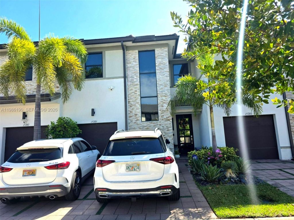 15785 NW 91st Ct, Miami Lakes, FL 33018