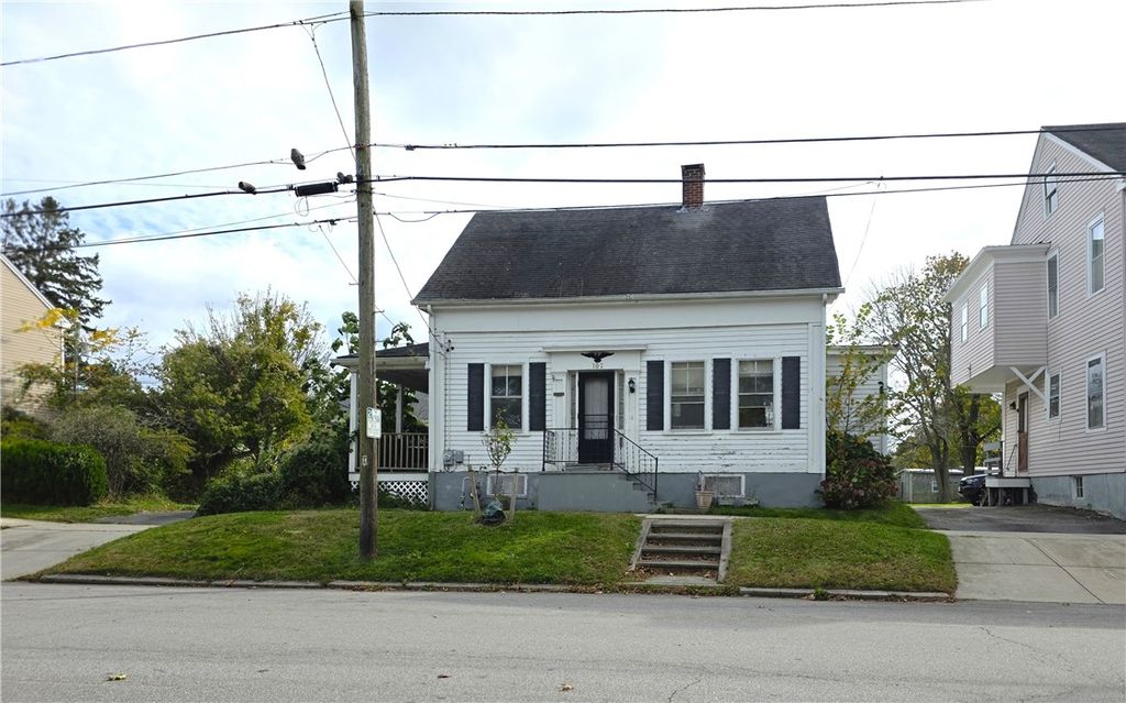 102 Church Street, Bristol, RI 02809