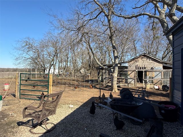 102 N Cedar Street, Celeste, TX 75423