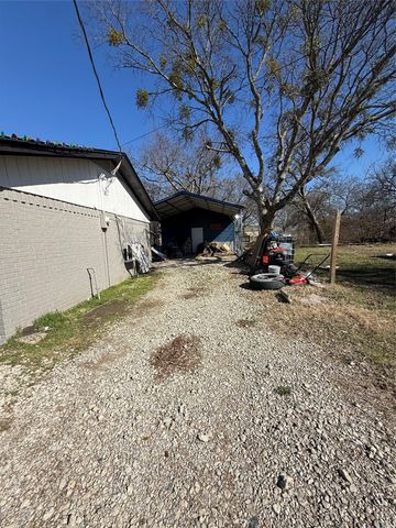 102 N Cedar Street, Celeste, TX 75423