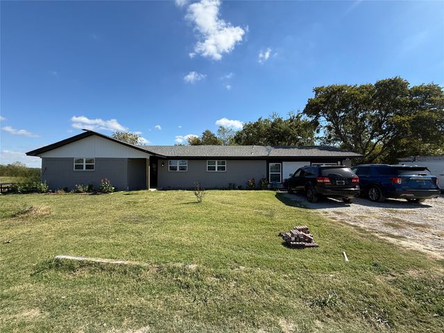 102 N Cedar Street, Celeste, TX 75423