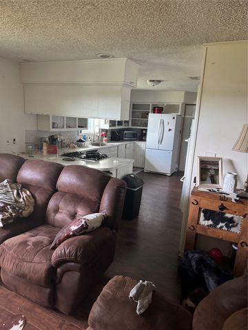 102 N Cedar Street, Celeste, TX 75423