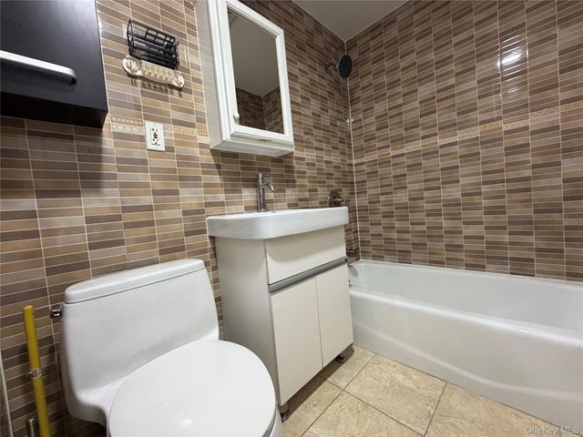 311 Saint Nicholas Avenue 3B, Ridgewood, NY 11385