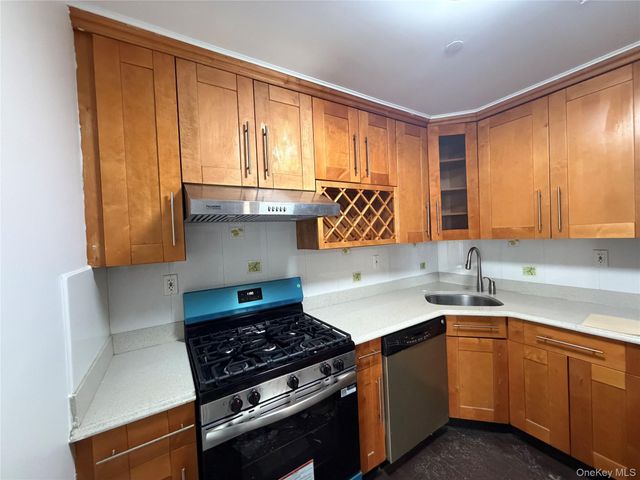 311 Saint Nicholas Avenue 3B, Ridgewood, NY 11385