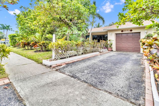 9522 Affirmed Lane, Boca Raton, FL 33496