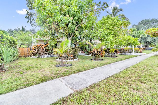 9522 Affirmed Lane, Boca Raton, FL 33496