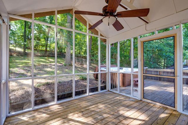 6536 Harbor View Drive, Hixson, TN 37343
