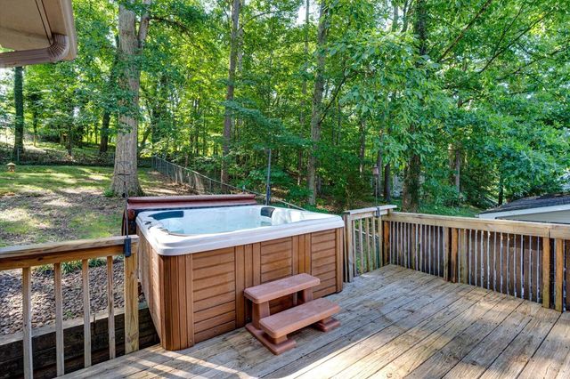 6536 Harbor View Drive, Hixson, TN 37343