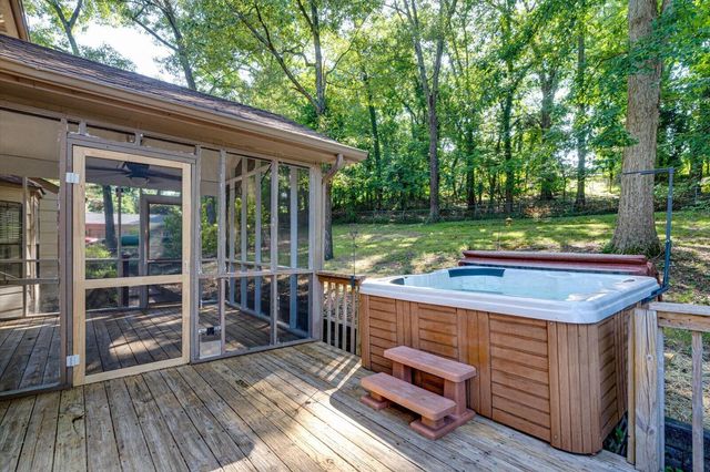 6536 Harbor View Drive, Hixson, TN 37343