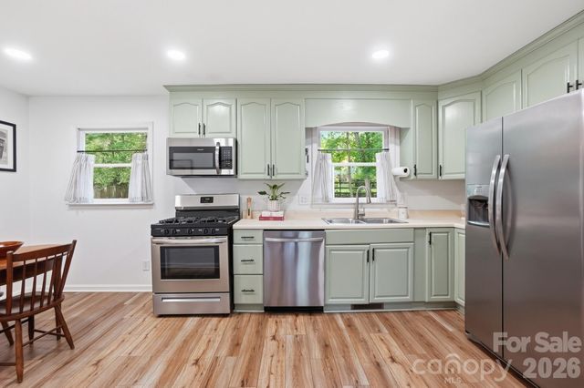 5060 Suwarrow Circle, Tega Cay, SC 29708
