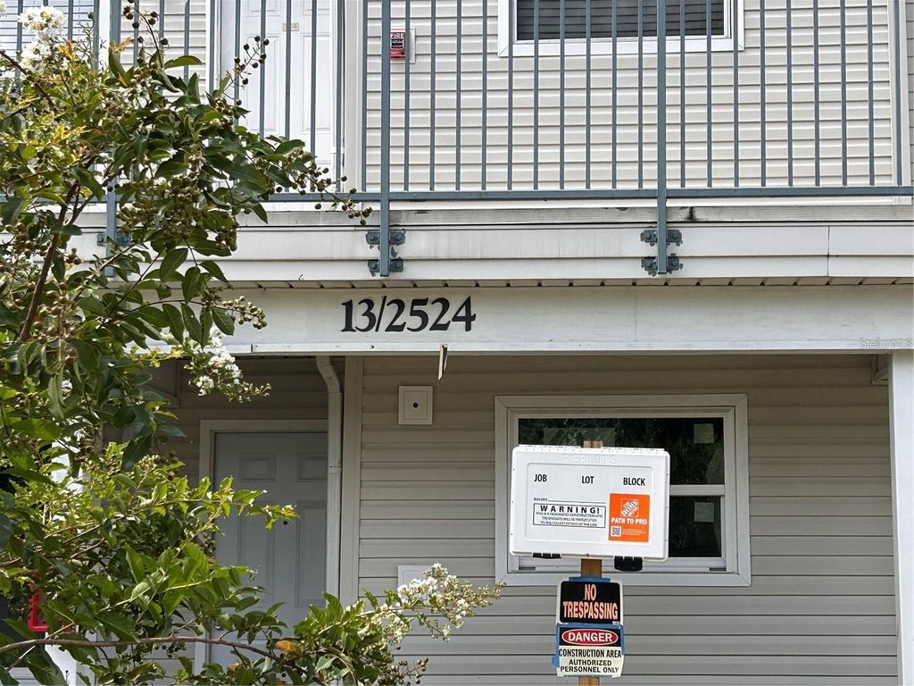 Image 3 of property listing at 2524 WOODGATE BOULEVARD 101, Orlando, FL 32822