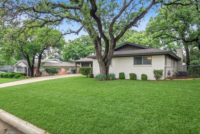 6425 Brentwood Drive, Fort Worth, TX 76112