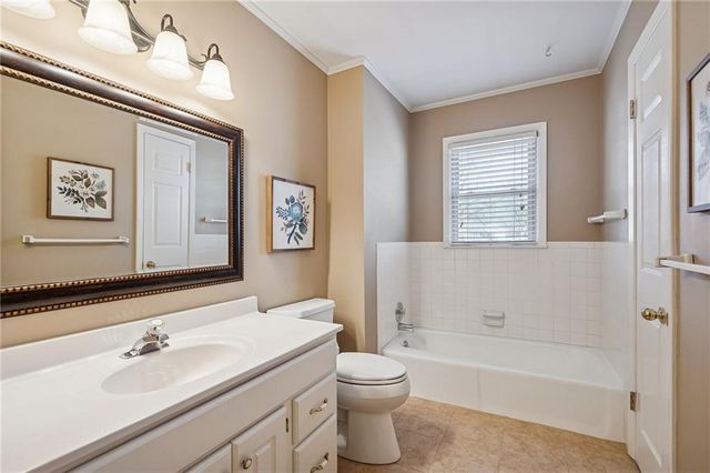 912 W 100th Terrace, Kansas City, MO 64114